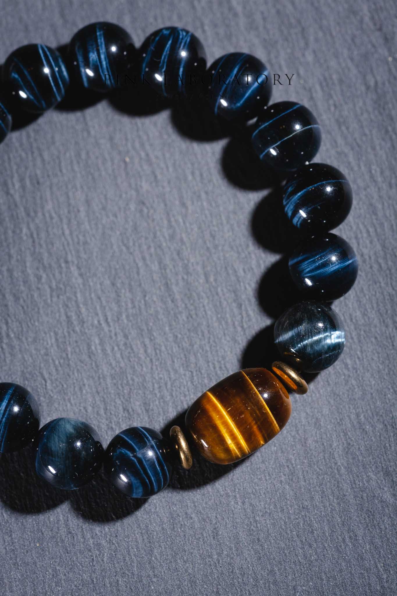 閃電紋藍虎眼石黃銅手鍊