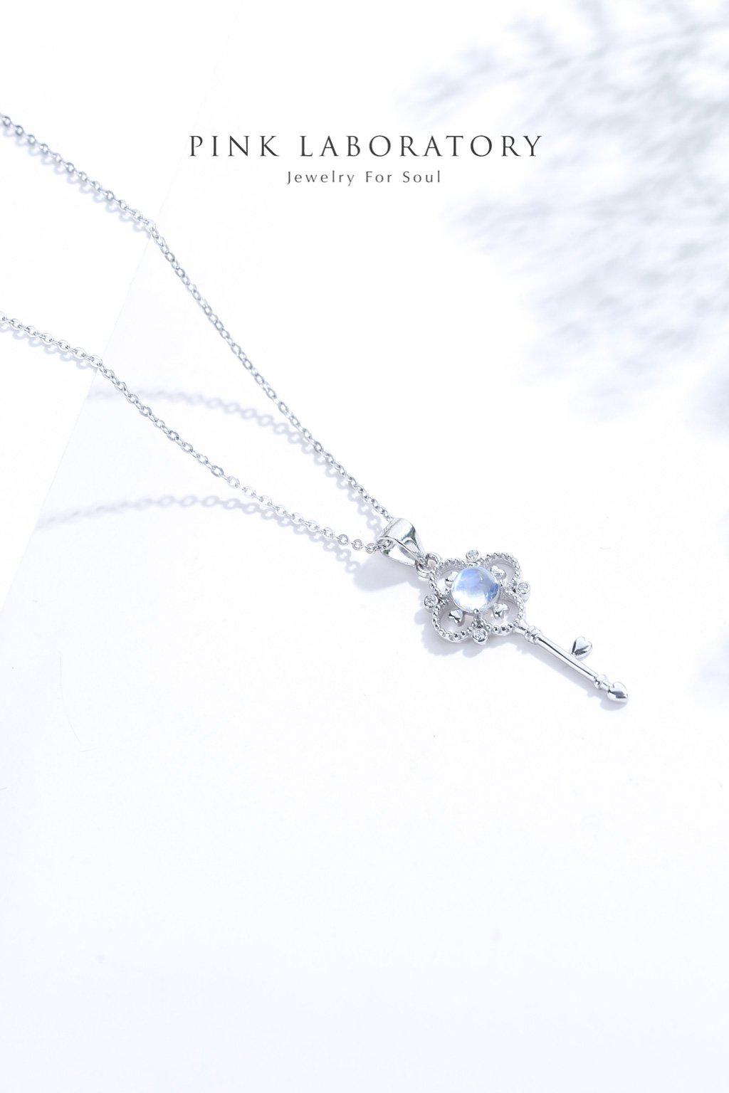 藍光玻璃體月光石鑰匙吊墜 | 925純銀鍍金頸鍊 - Pink Laboratory