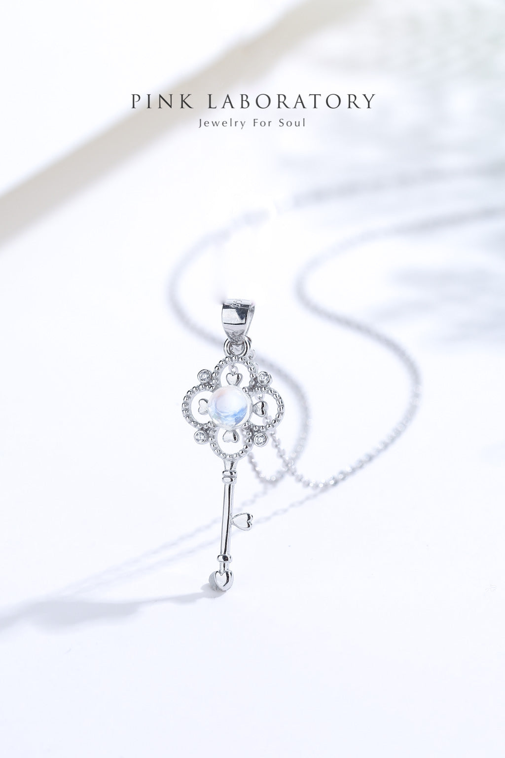 藍光玻璃體月光石鑰匙吊墜 | 925純銀鍍金頸鍊