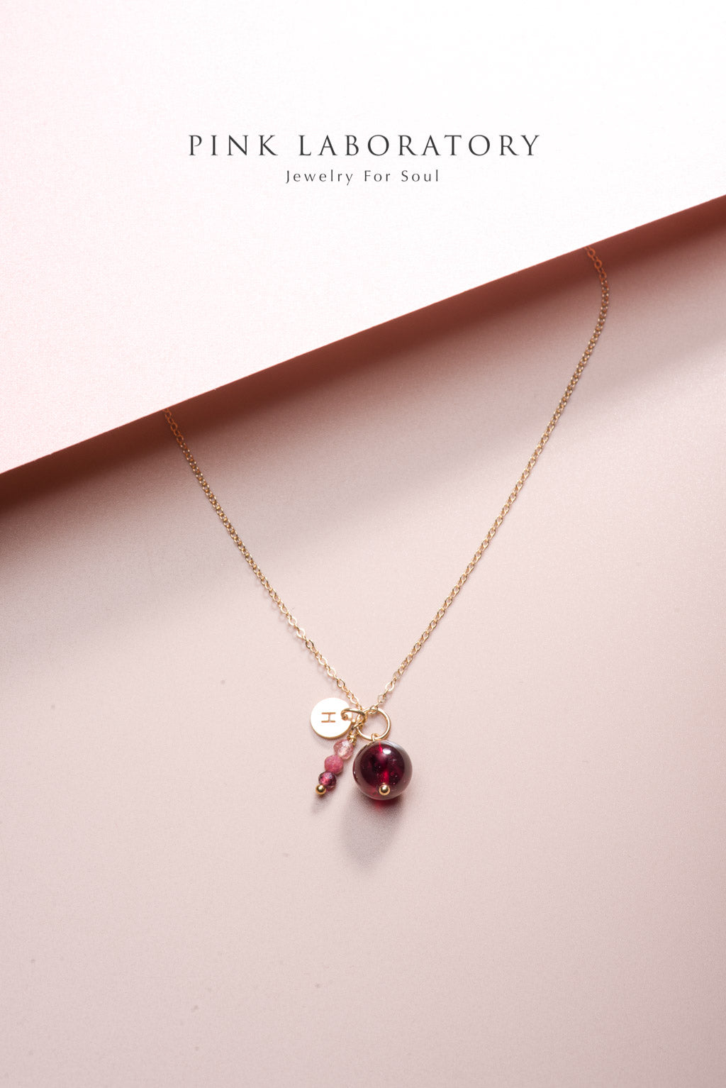5A 紫牙烏石榴石字母項鍊吊墜 | 14K包金頸鍊