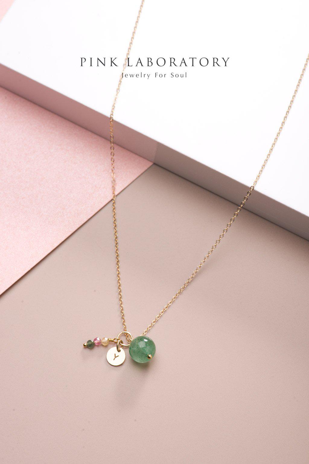 綠草莓晶字母項鍊吊墜 | 14K包金頸鍊 - Pink Laboratory