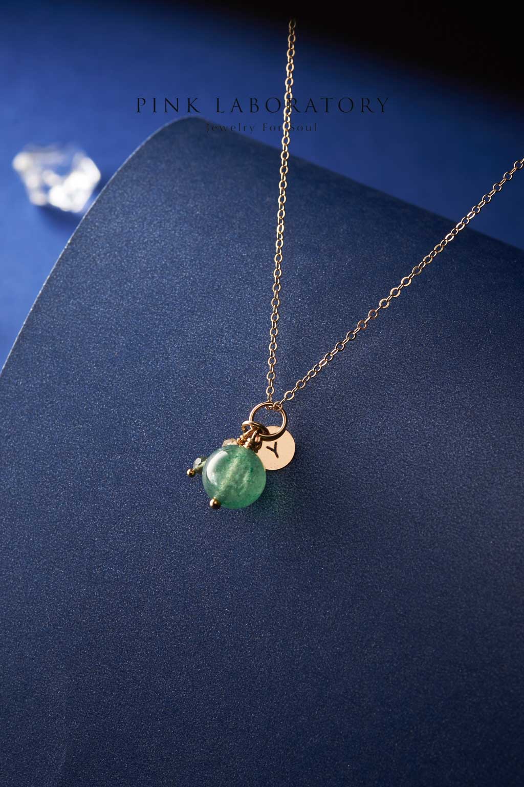 綠草莓晶字母項鍊吊墜 | 14K包金頸鍊
