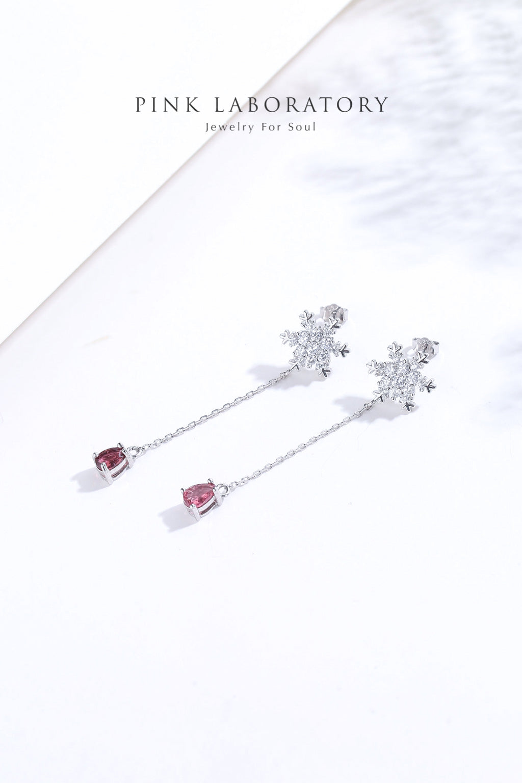 粉碧璽雪花耳環 | 925純銀鍍白金耳釘